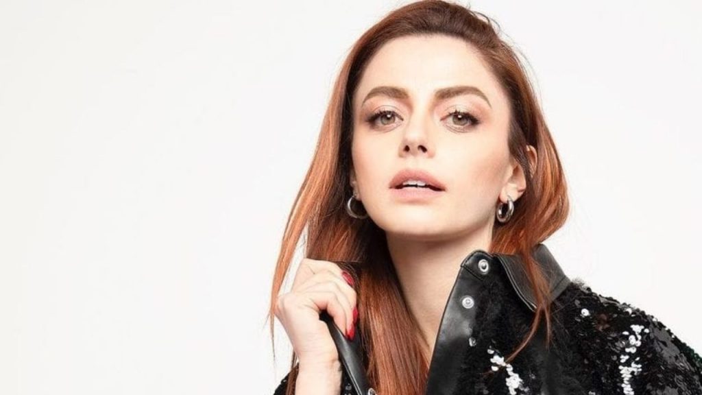 Annalisa In Rosso Fuoco: Il Nuovo Videoclip è Vietato Ai Minori Foto